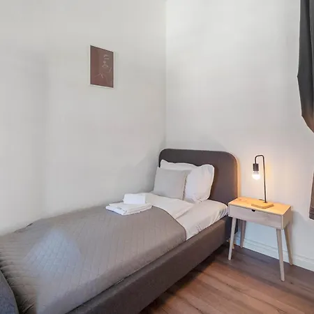 Backhome - Business&Family - Fantastische Schlosslage, Smarttv, Waschmaschine, Netflix, 70Qm, 24H Checkin - Apartment 2 Ludwigsbourg Extérieur photo