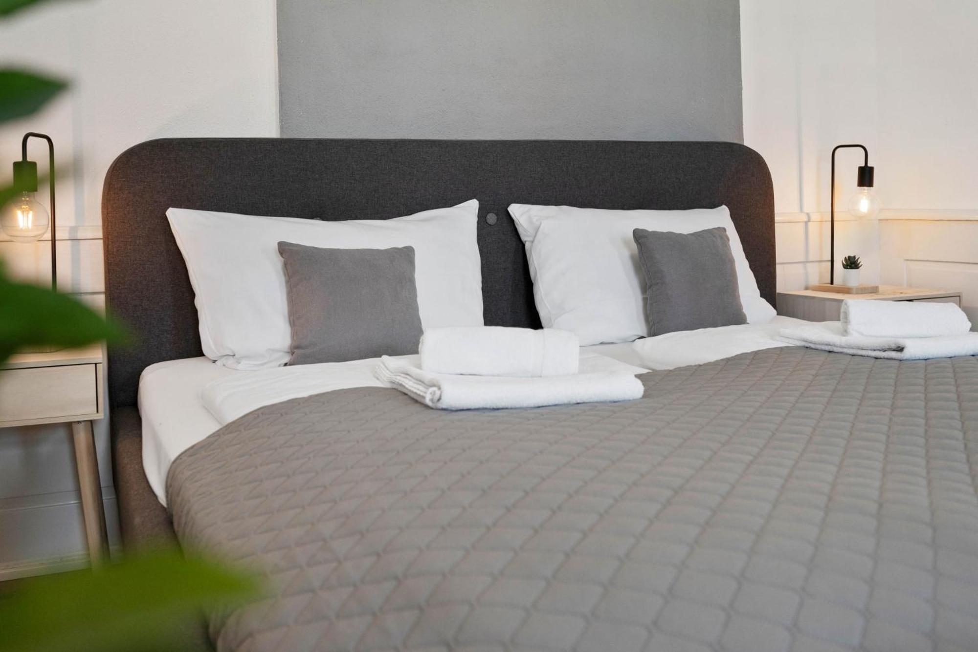Apartment Backhome - Business&family - Fantastische Schlosslage, Smarttv, Waschmaschine, Netflix, 70qm, 24h Checkin - 2 Ludwigsburg